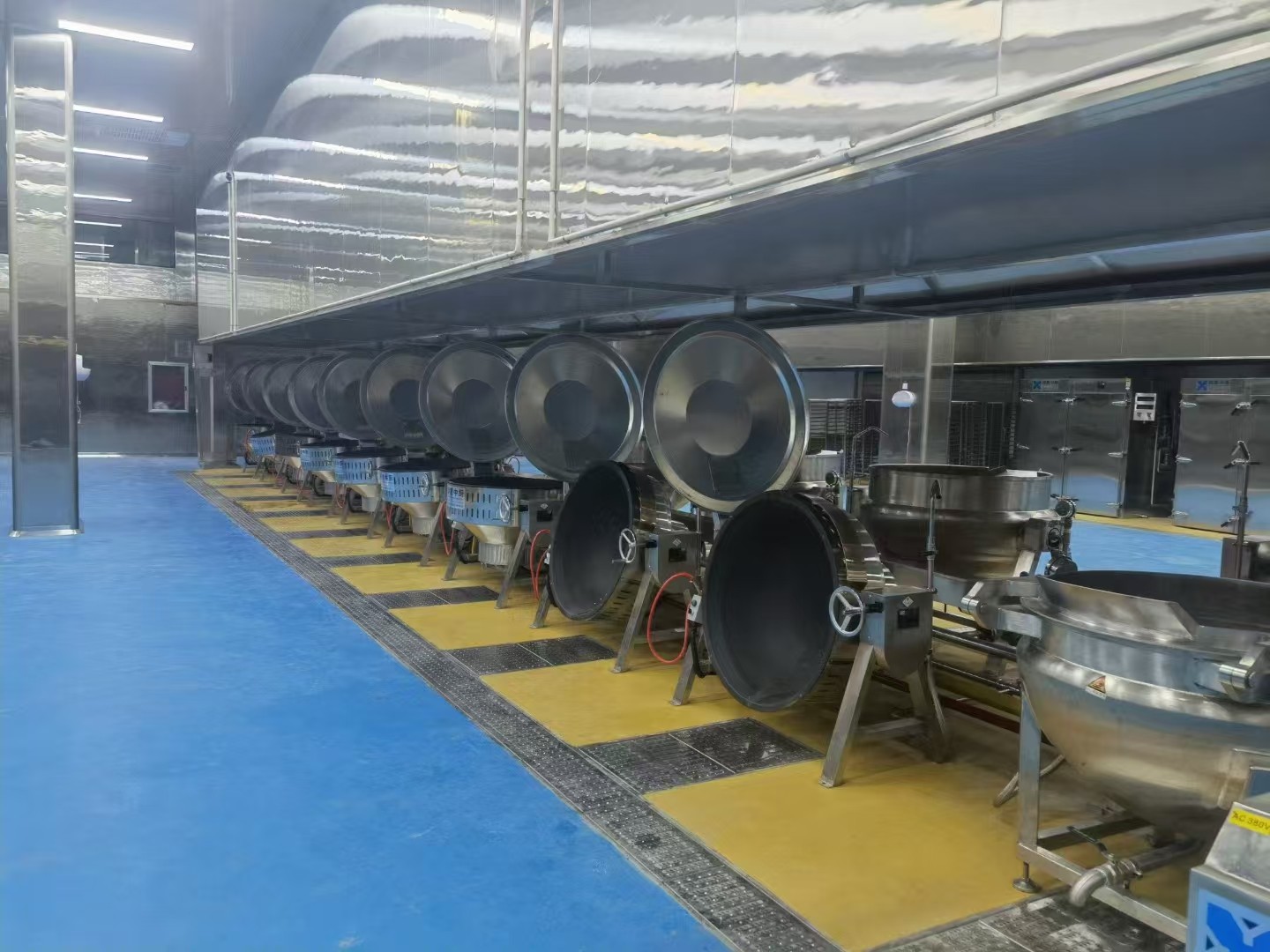 央厨餐具用消毒房：高温与化学消毒技术深度对比