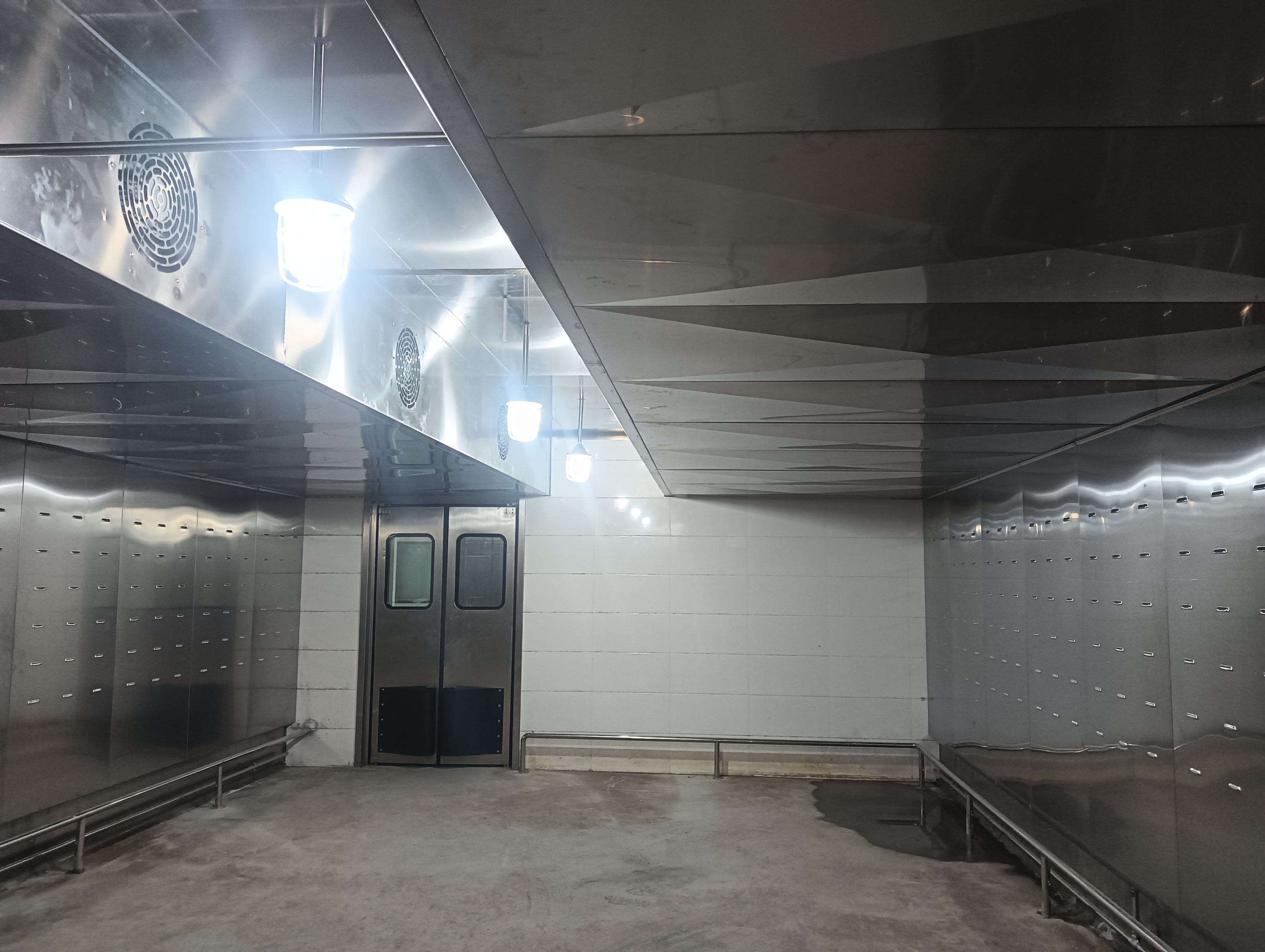 中央厨房餐具用消毒房：卫生规范与设备选型