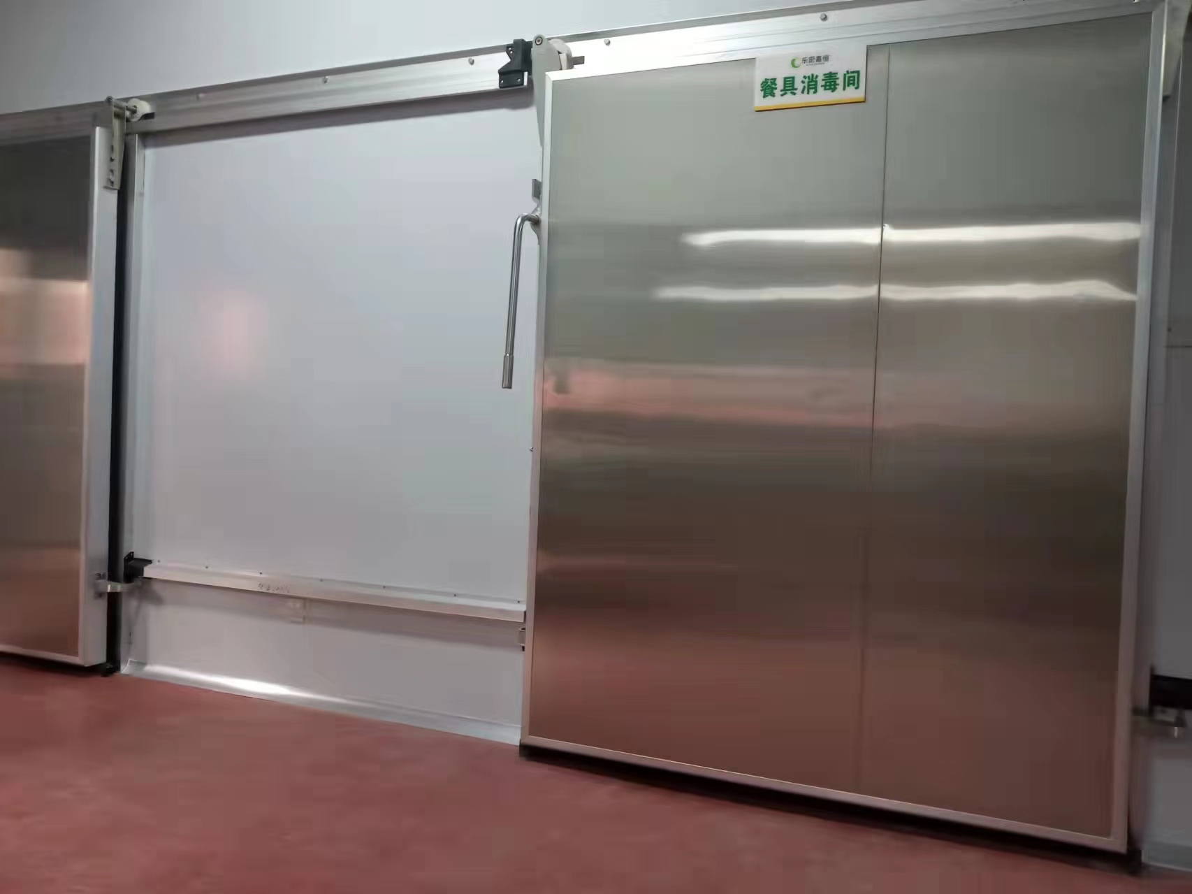 餐具消毒房工厂哪家专业？选择合规设备需考量核心要素