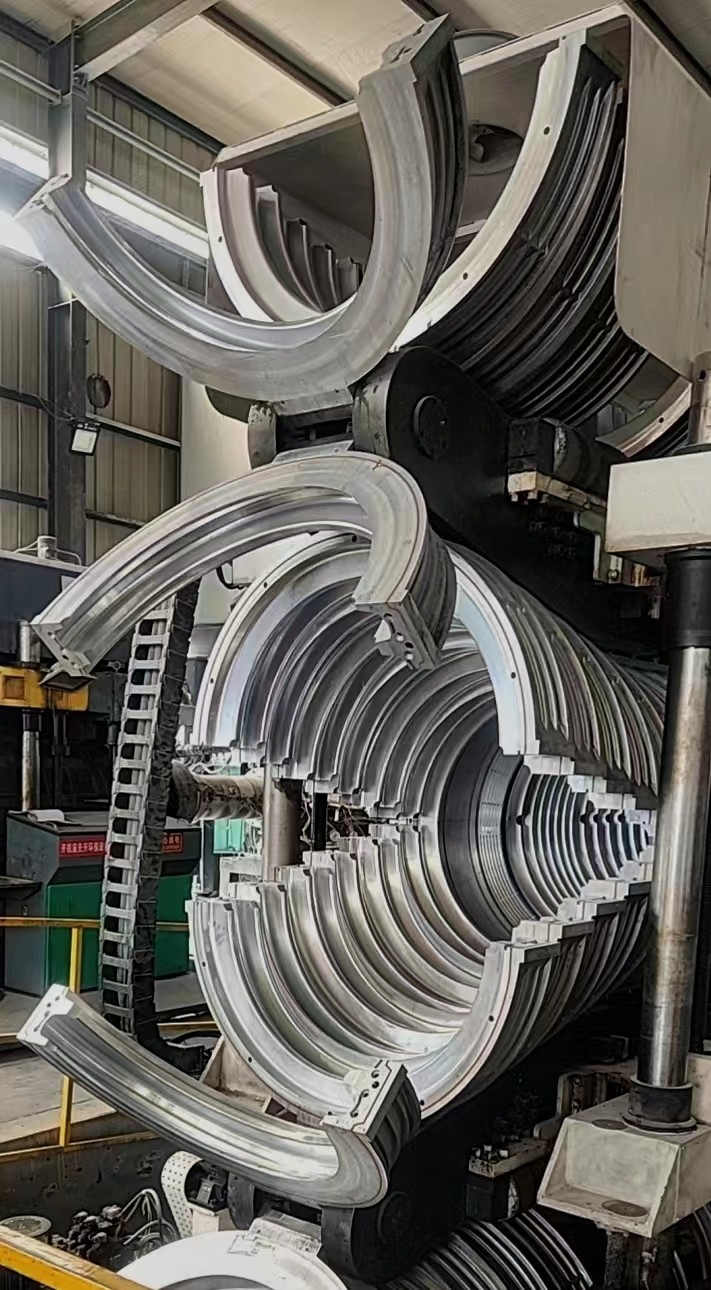 2024年3月份，由我公司设计的1000双壁波纹管模具，圆形和六变形波形的模块，在淄博客户现场一次性开机成功，产品的环刚度和外观质量均能达到客户的要求。