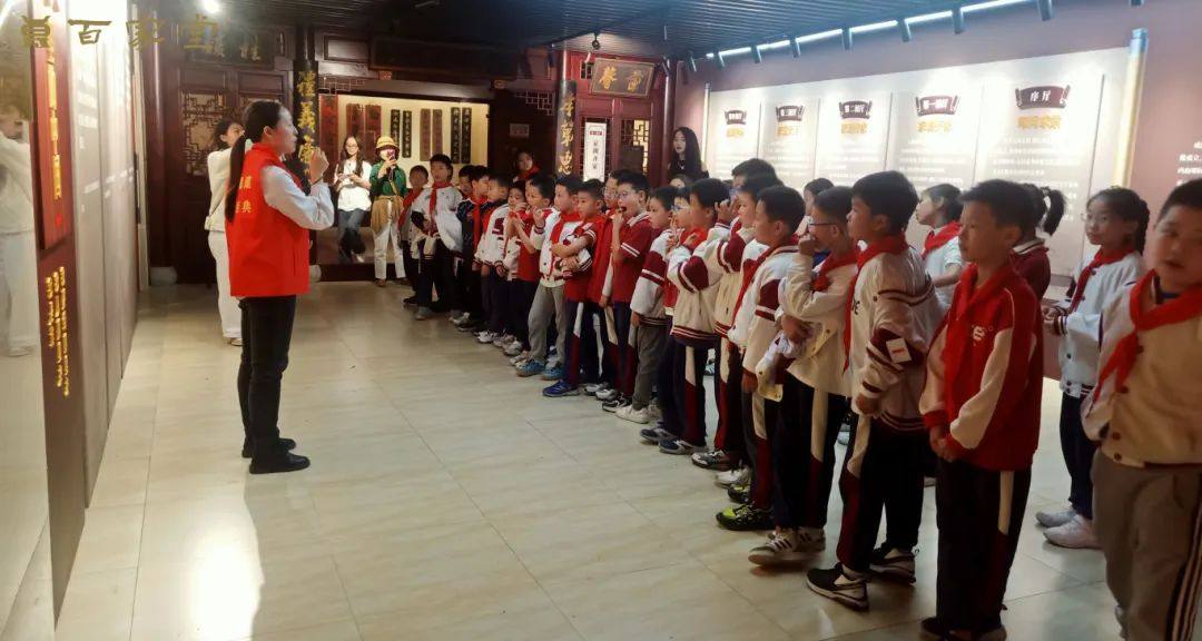 霜降传古韵，家学续华章——盐小汇泉校区三年五班百家堂研学之旅