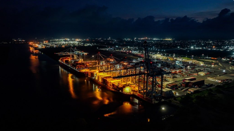 港口的集装箱运输量在8个月内超过600万标准箱