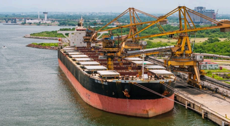 2024 年,拉萨罗卡德纳斯港的货物吞吐量增长 6%