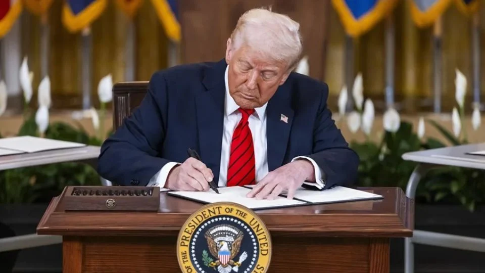 特朗普签署行政命令解散美国教育部