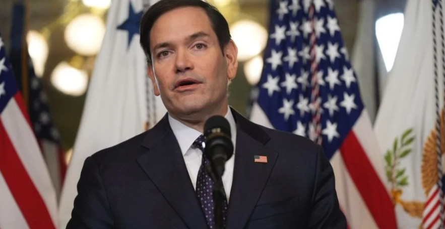 克劳迪娅·谢因鲍姆在国家宫接见美国国务卿