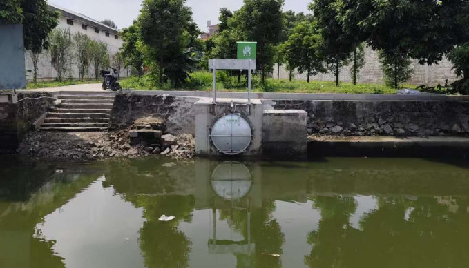 【南海大沥某庙涌】排口裸露黑臭水横流怎么破？ ——如何用智能拍门破局