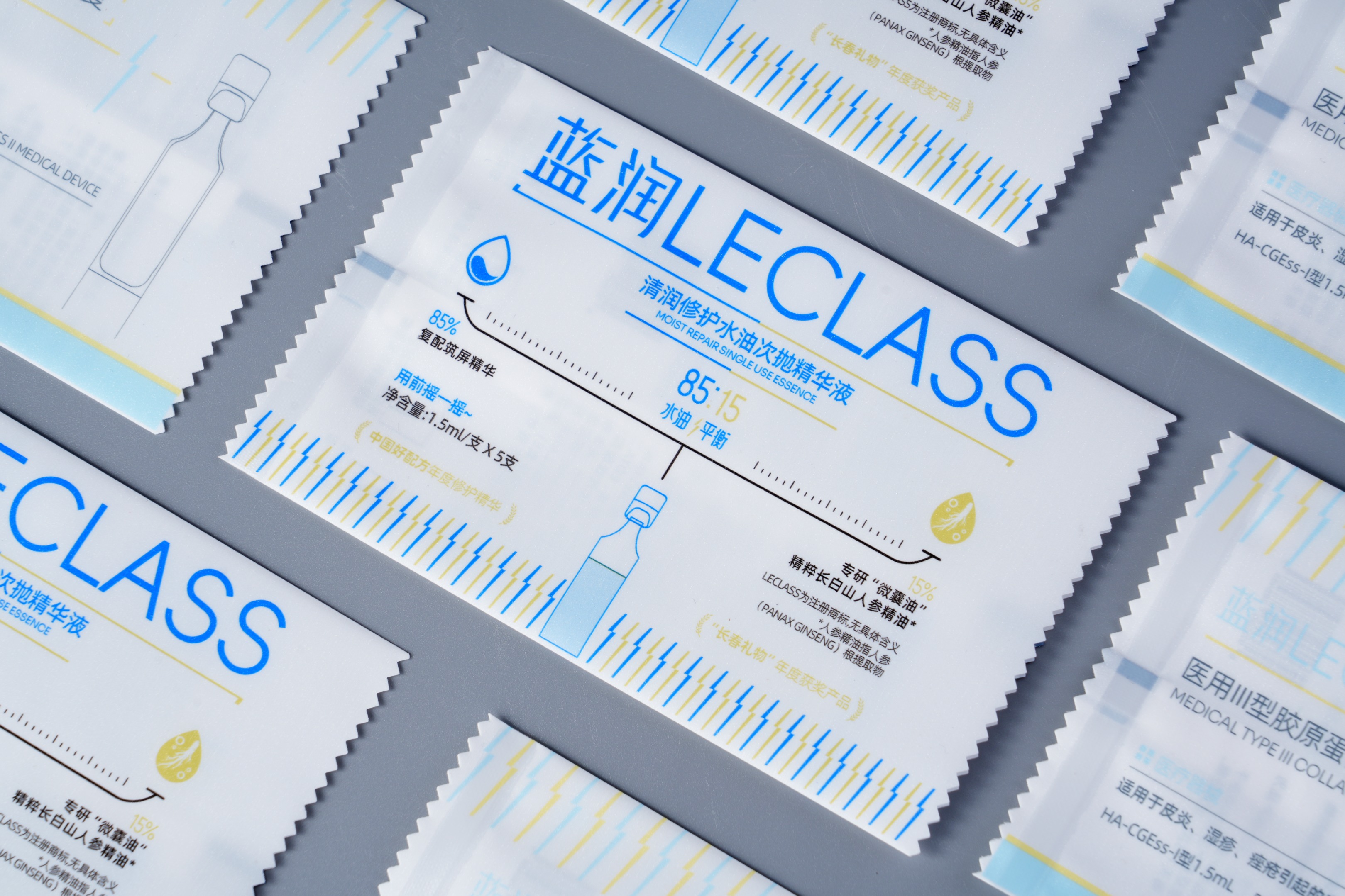 Easy-tear center seal pouch