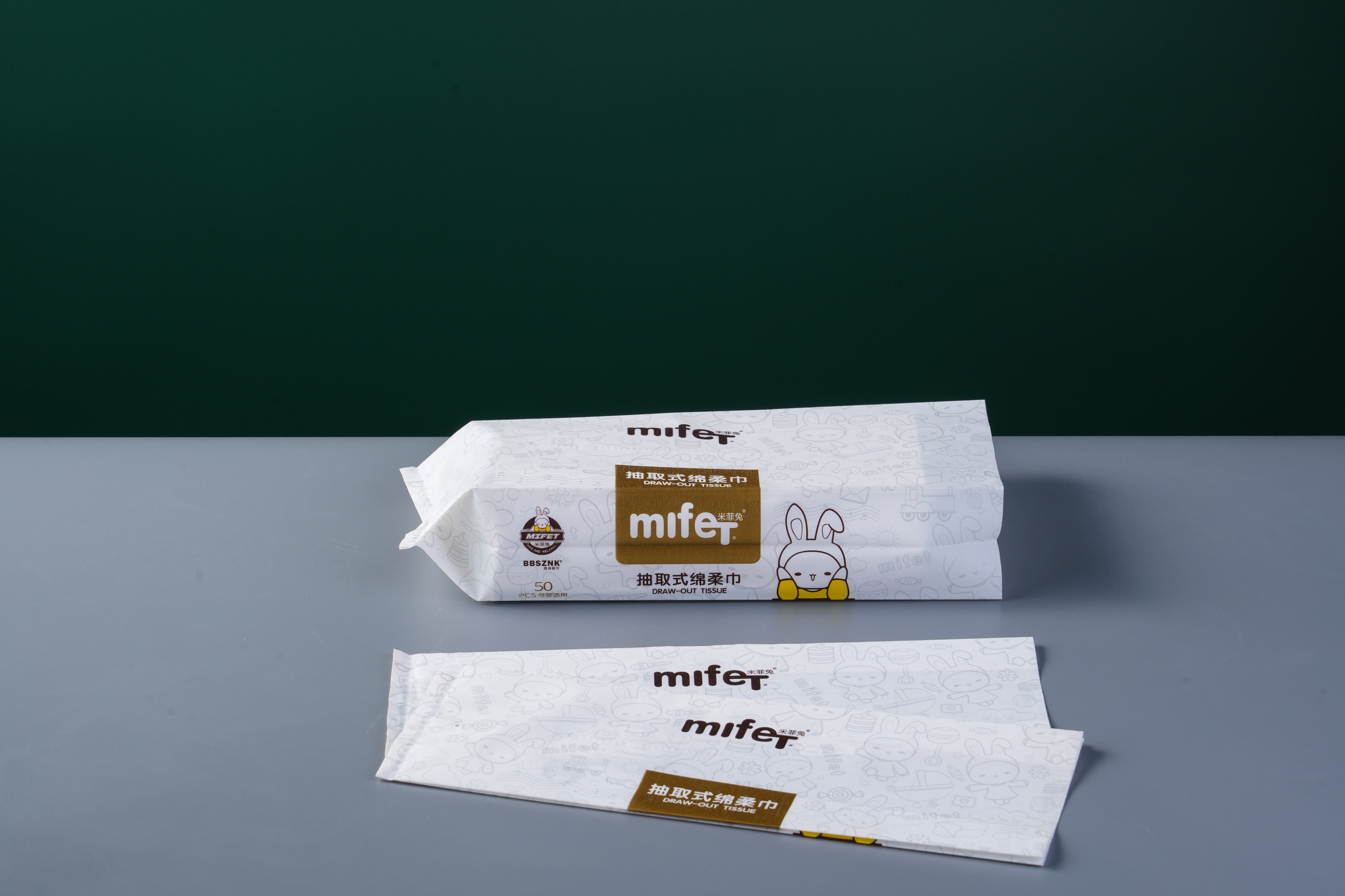 Center seal gusset pouch