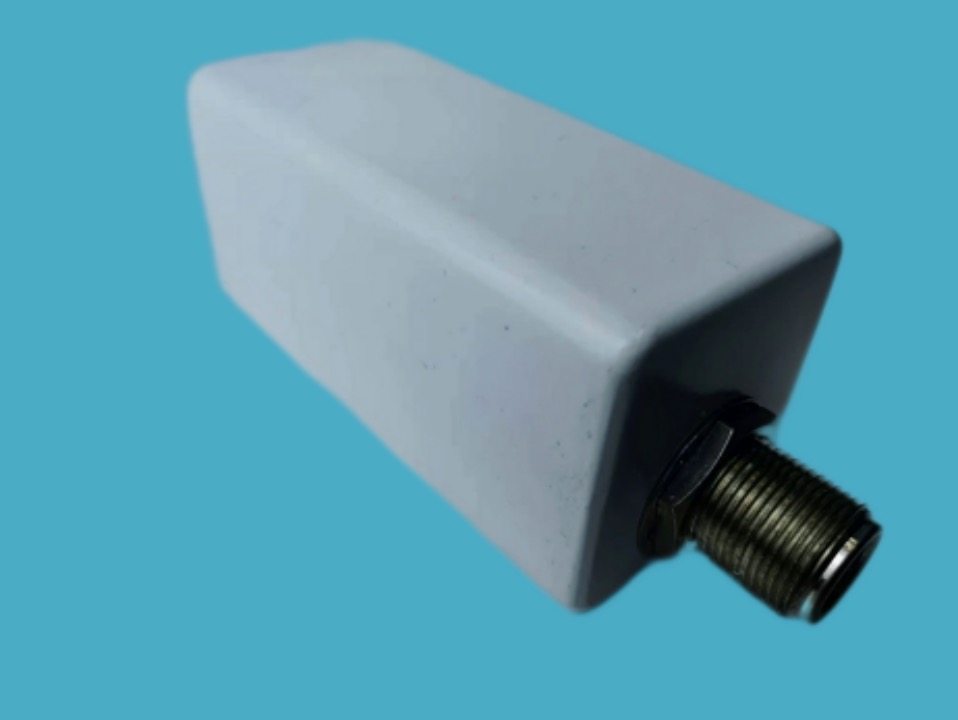 Universal Ku-band PLL LNB