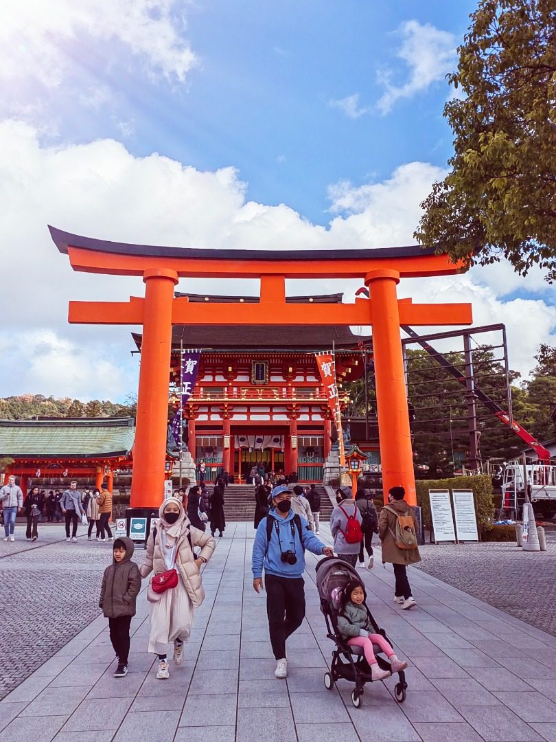 Impressive Bird House - Fushimi Inawa Daisha