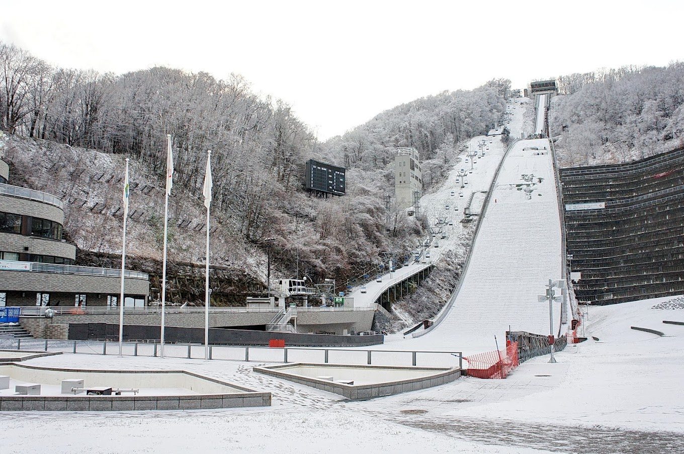 Sapporo (Hokkaido) Winter Fantasy Park and Summer Summer Resort