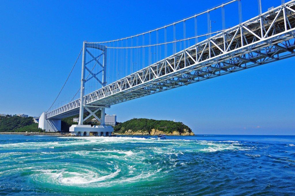 The gathering place of traditional culture in the sea, art museums, shrines, and parks [Shikoku, Japan]