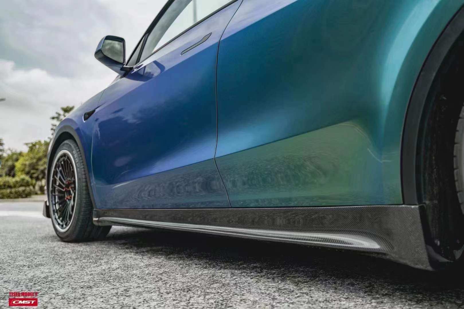 Model Y cmst style carbon side skirt