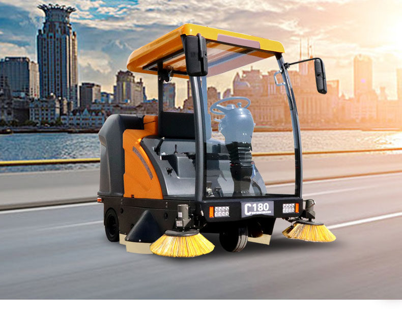 C180半封閉多功能駕駛式掃地車C180 semi-enclosed multi-function driving sweeper