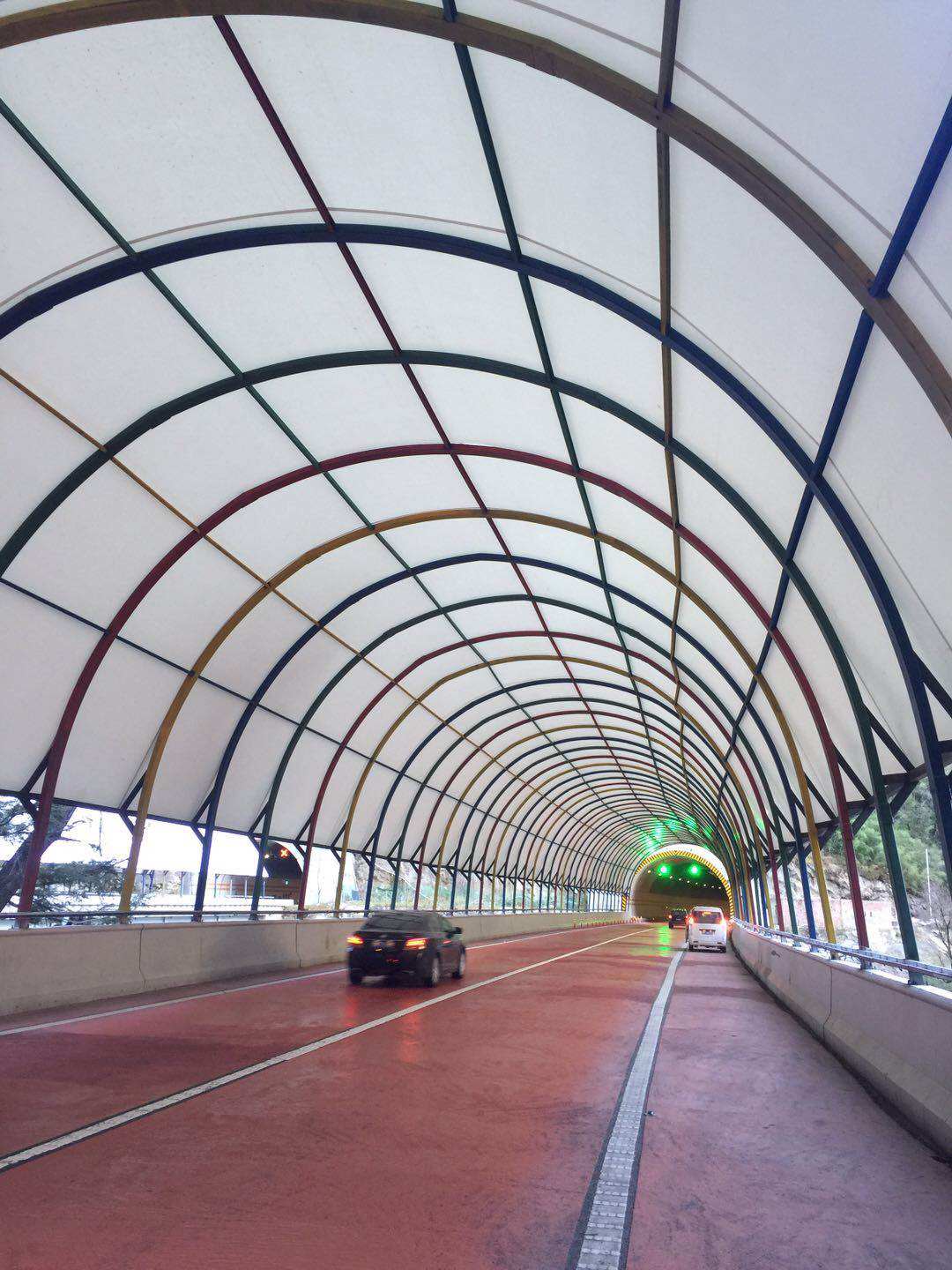 雅康高速隧道群遮雪膜结构