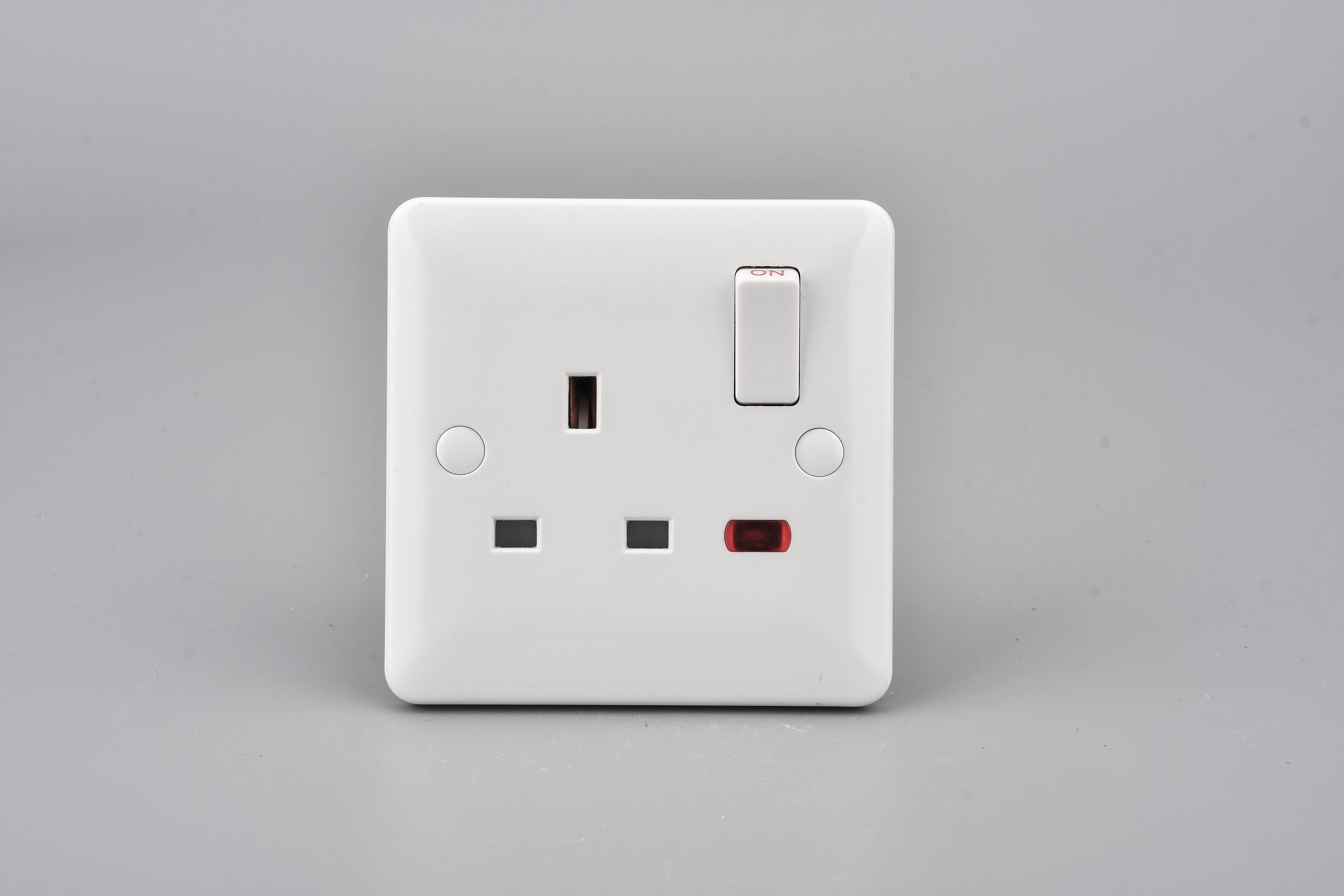 13A BS standard socket with neon