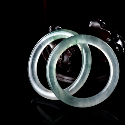 Vòng tay phỉ thúy thiên nhiên 166.000.000 VND