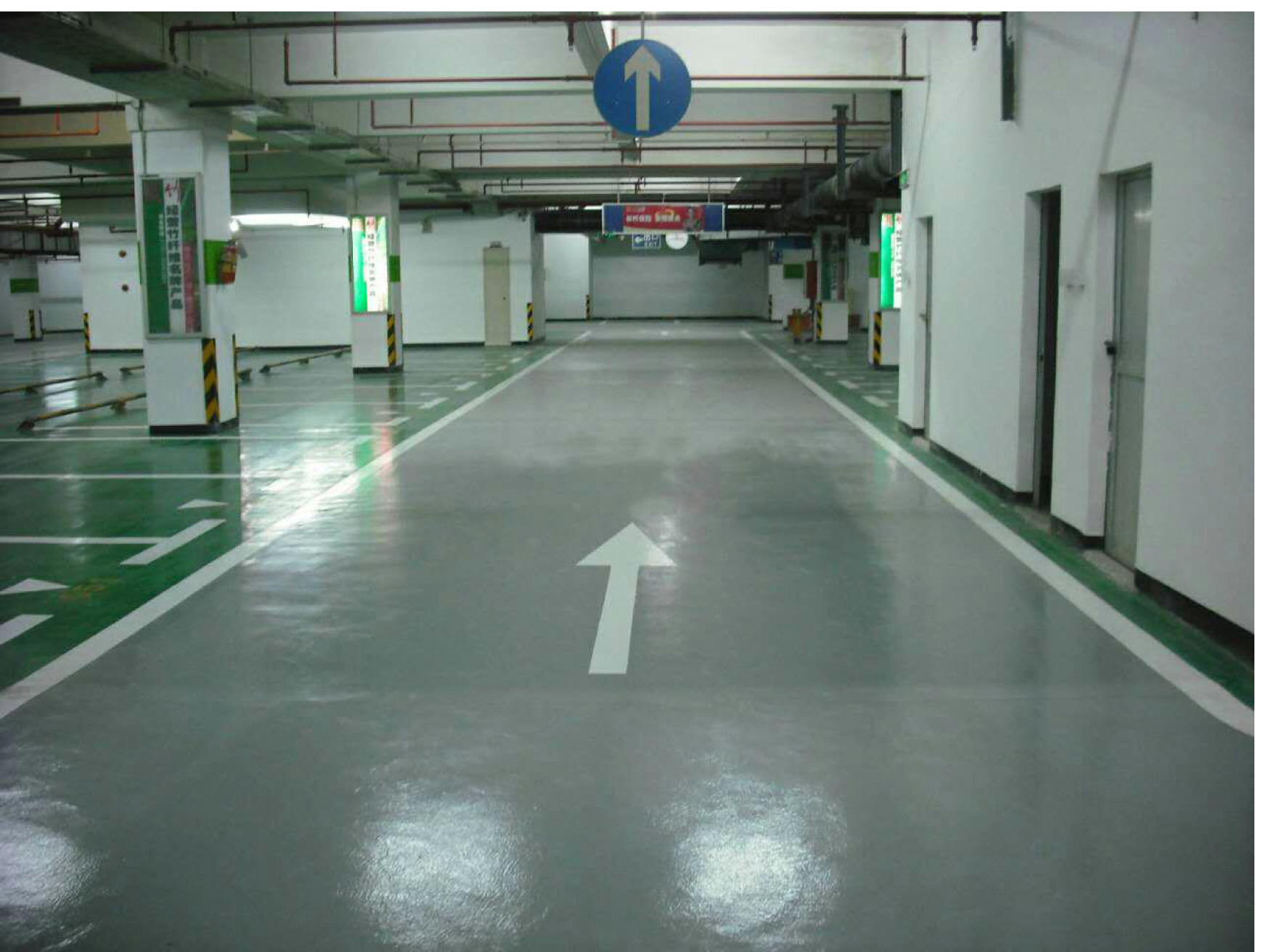 做地坪施工的时候溶剂型油性地坪漆与无溶剂地坪漆有什么不一样？