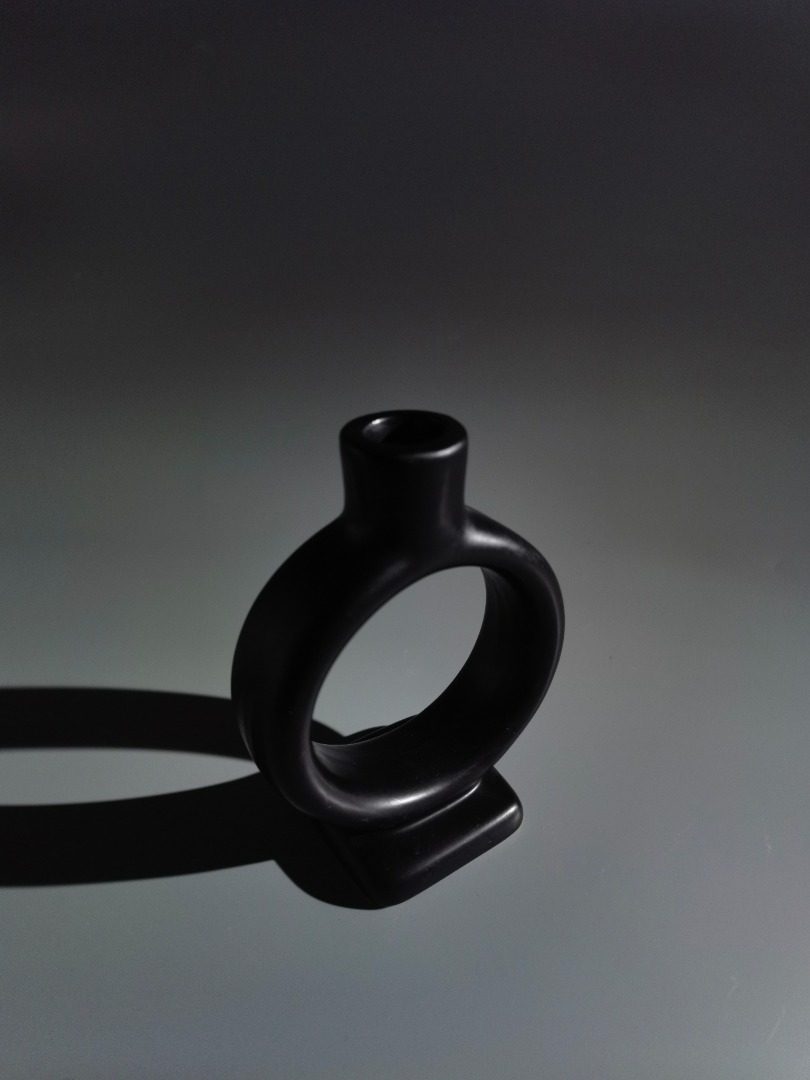 圆形黑色蜡烛台（小）Round Shaped Black Candleholder