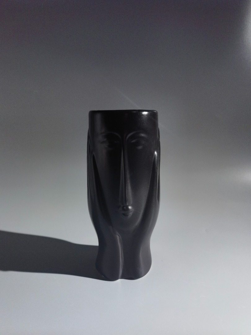 立体扶面人像黑花瓶Figure Face Black Vase