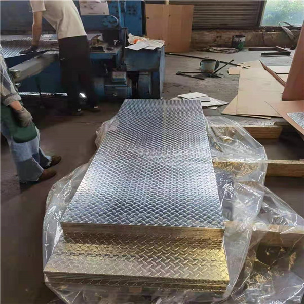 Diamond aluminum plate