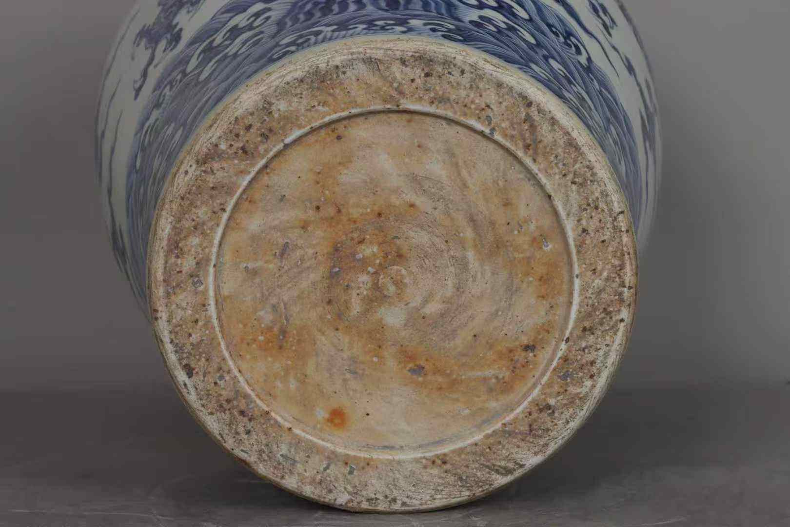 青花云龙海水梅瓶