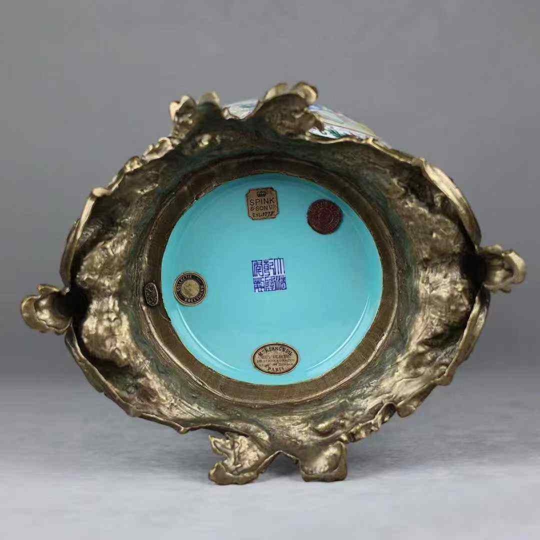 粉彩仙人贺寿镶铜边双耳福筒尊