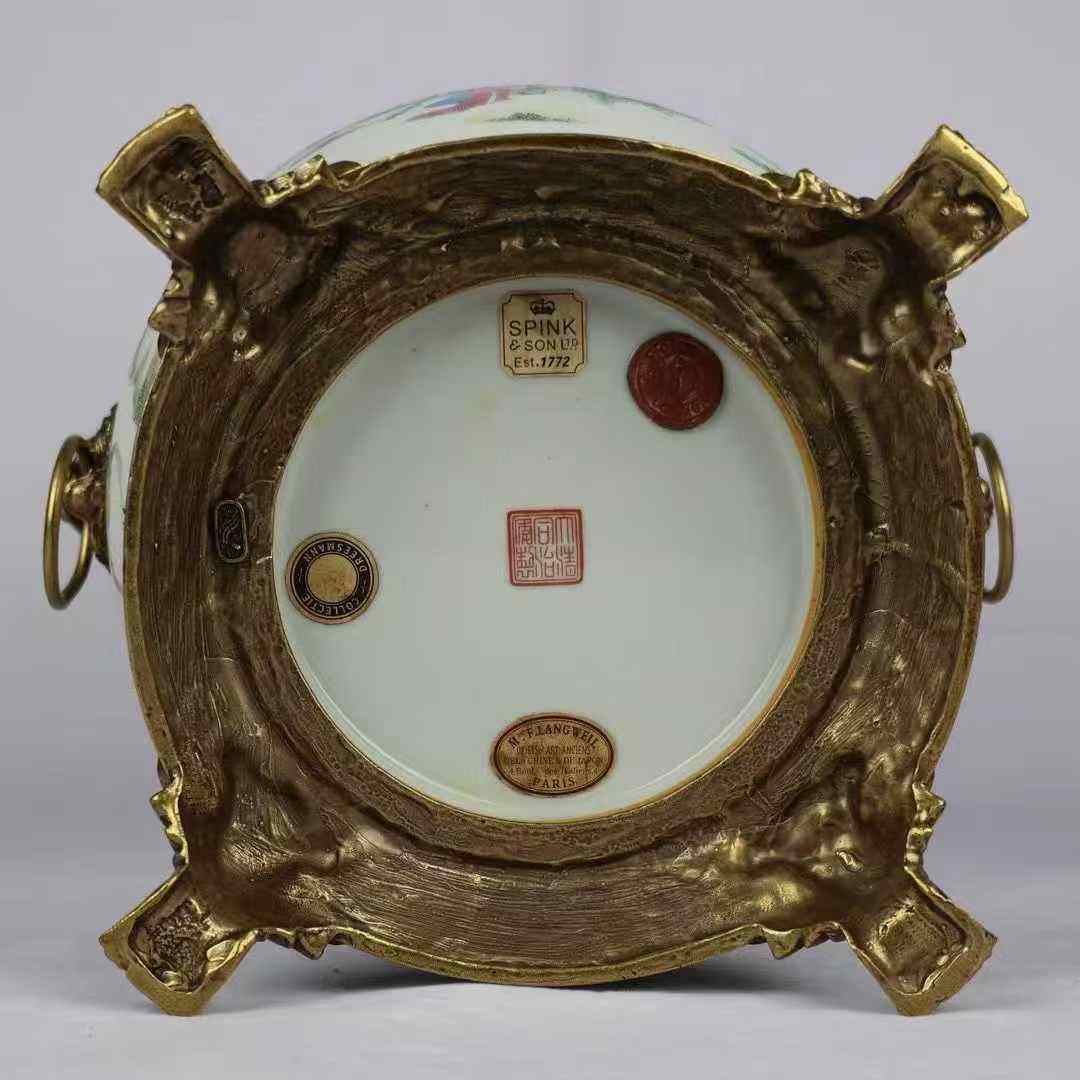 粉彩人物镶铜狮环双耳莲子缸