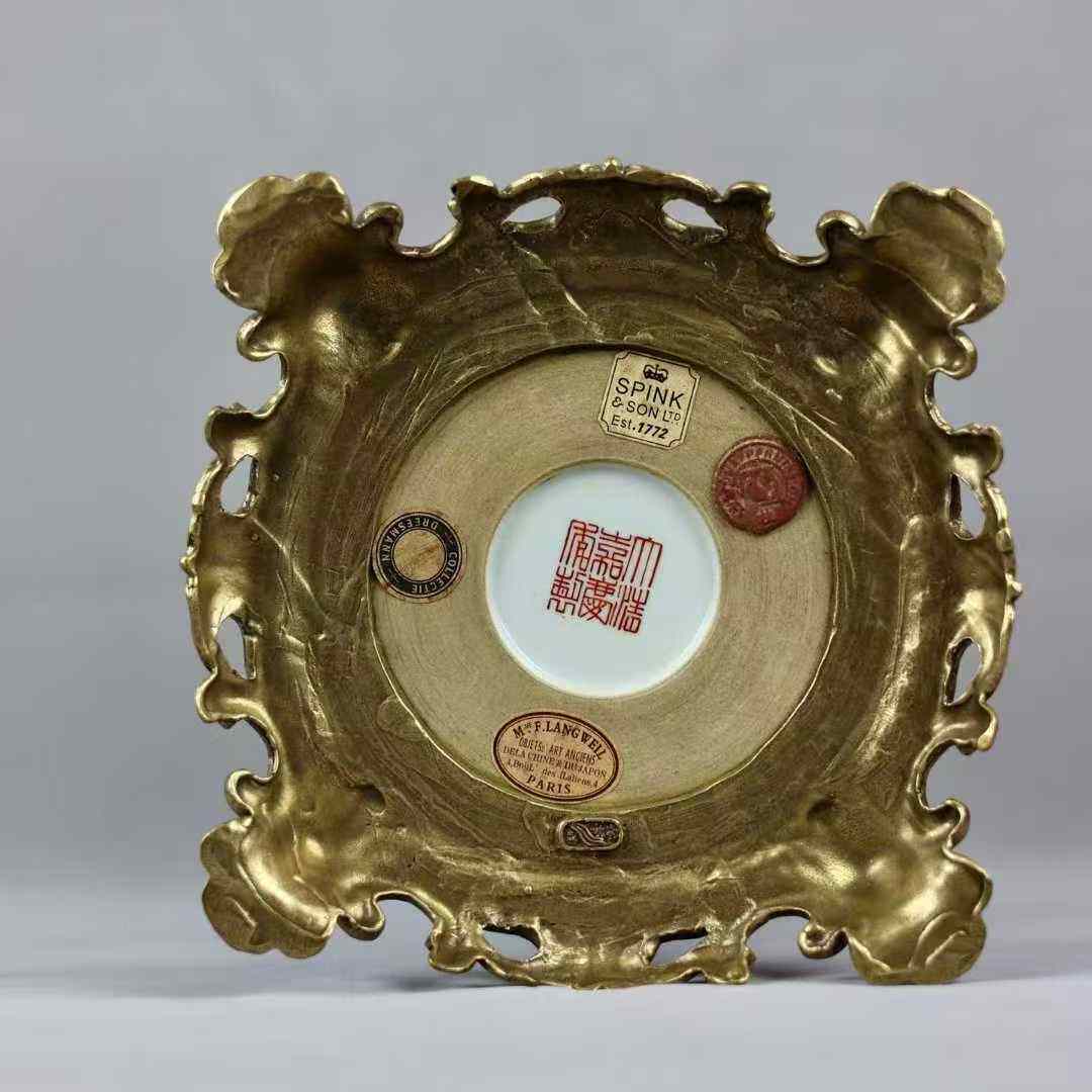 粉彩鱼藻纹镶铜边梅瓶