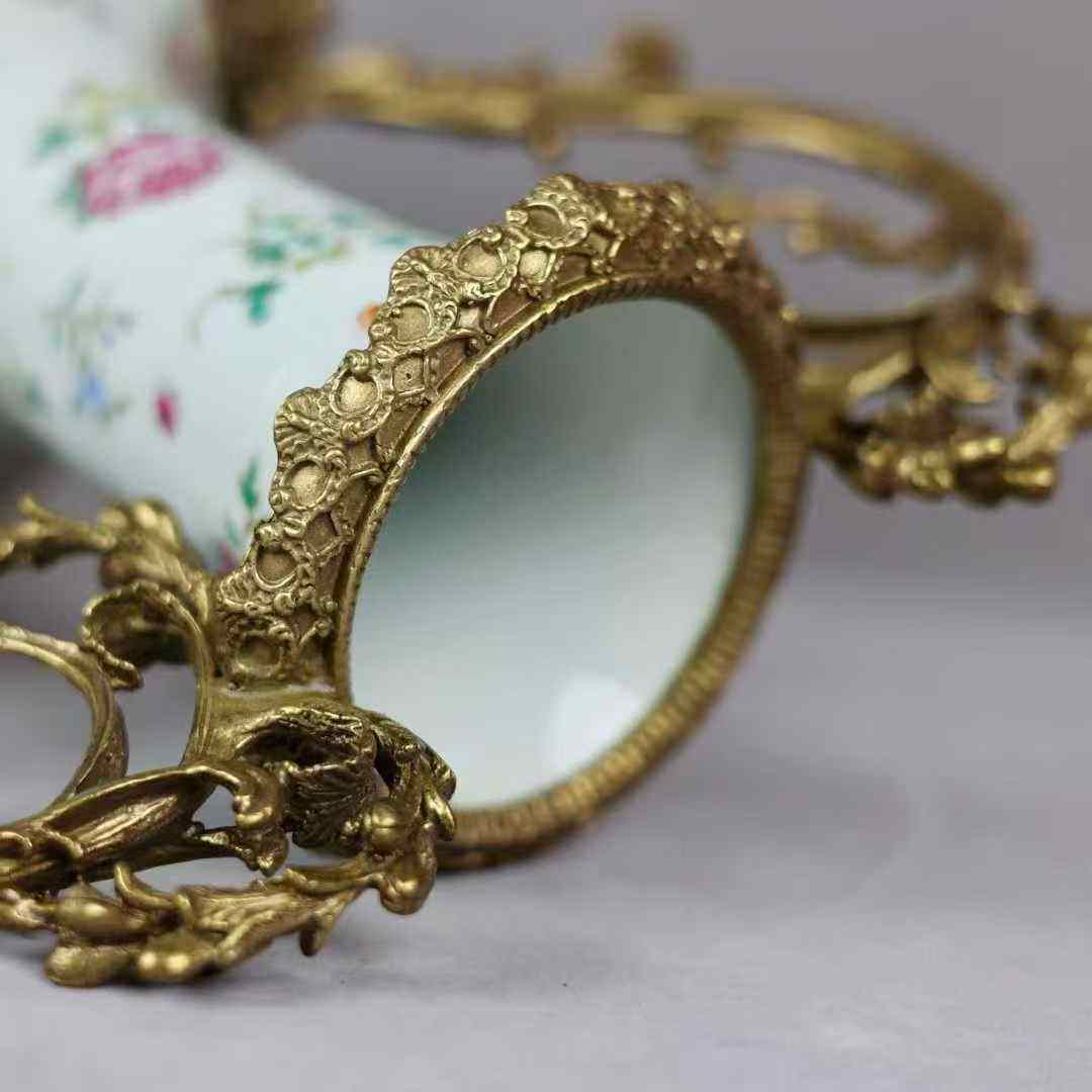 粉彩花鸟镶铜花边双耳赏瓶