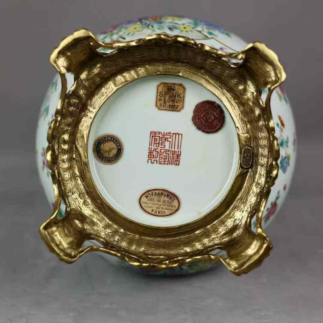 粉彩花鸟镶铜花边双耳赏瓶