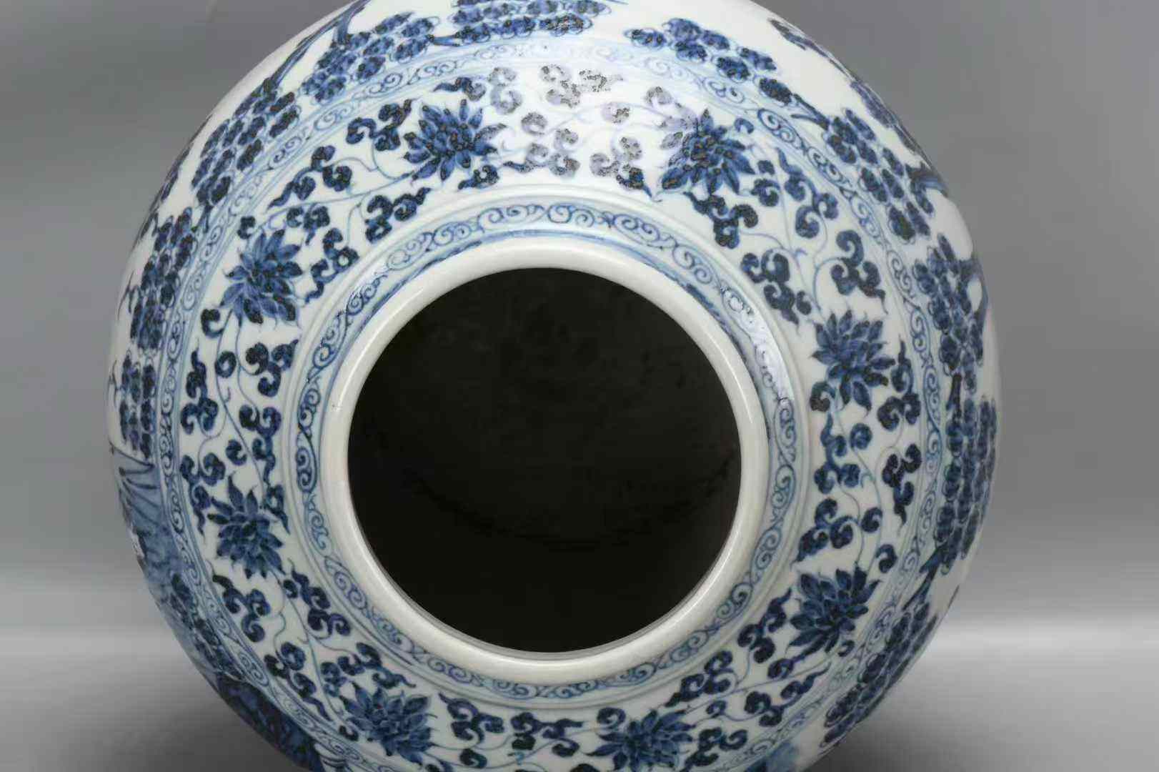 青花缠枝莲人物文姬归汉罐