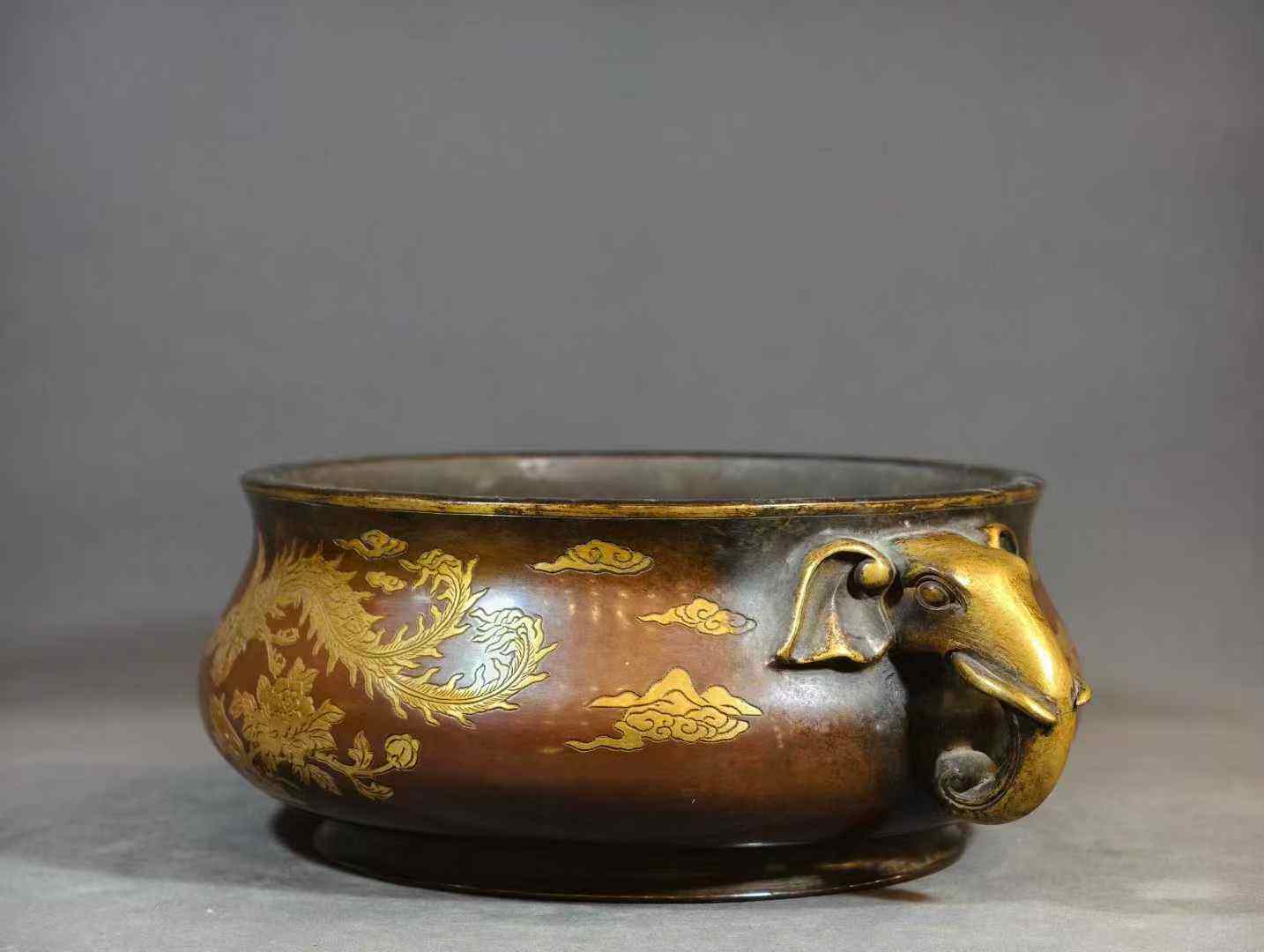 描金凤纹象耳炉