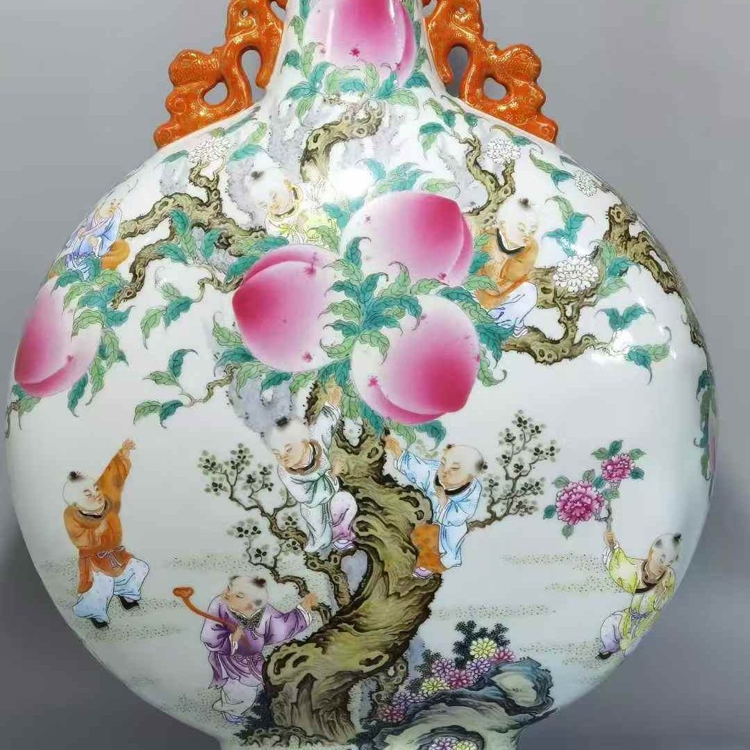 乾隆款粉彩童子蟠桃题诗双耳扁瓶