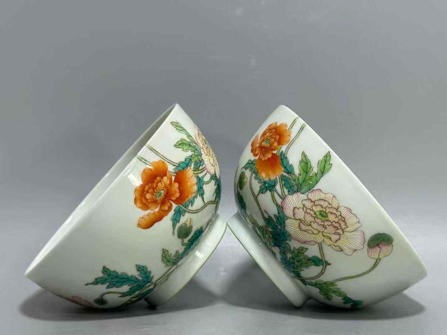 雍正款珐琅彩过墙花卉碗一对