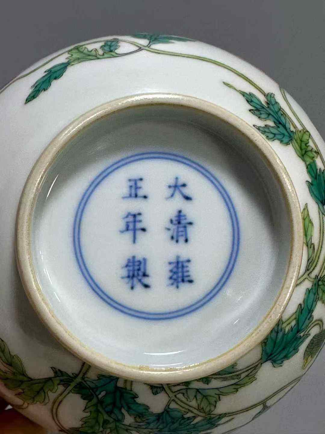 雍正款珐琅彩过墙花卉碗一对