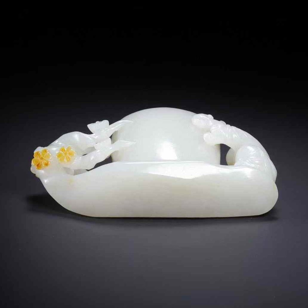 和田玉梅花纹瓶