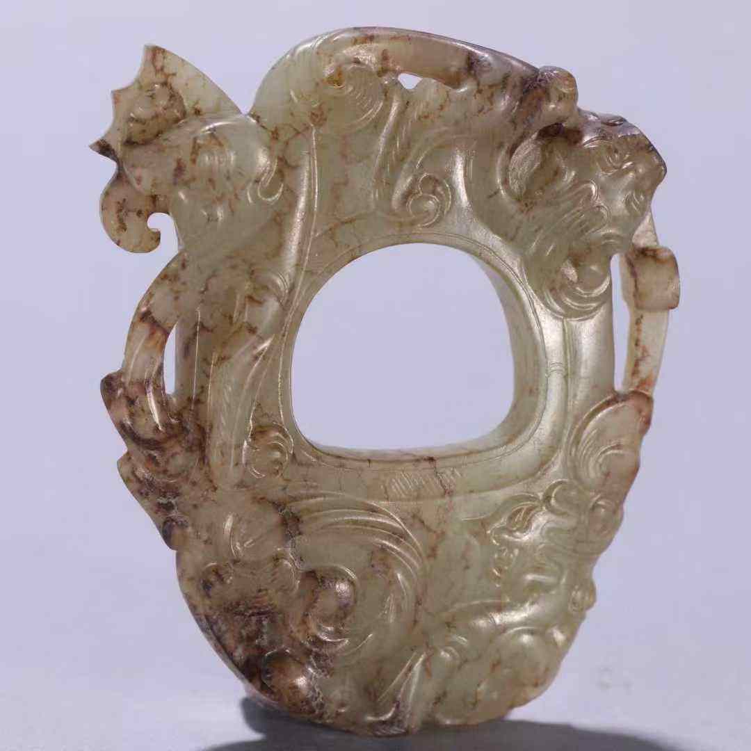 高古玉螭龙纹鸡心佩