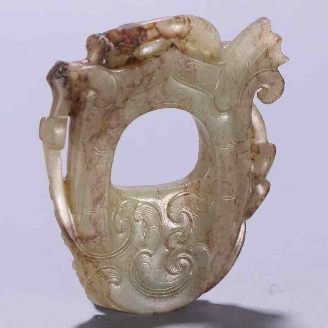 高古玉螭龙纹鸡心佩