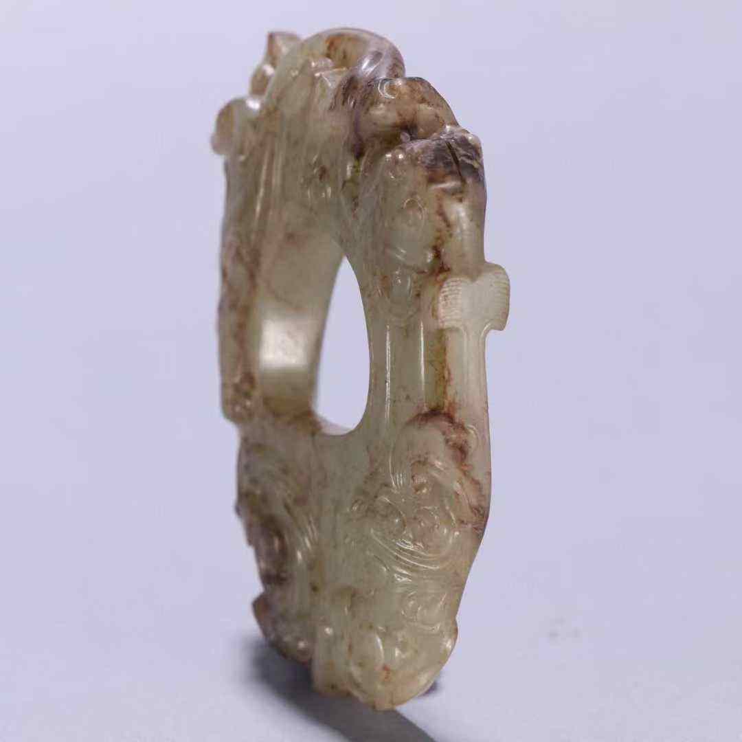 高古玉螭龙纹鸡心佩