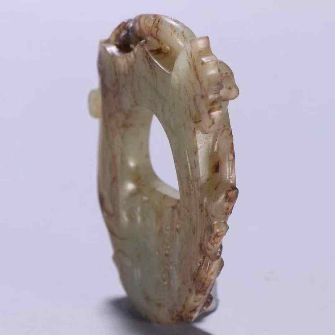 高古玉螭龙纹鸡心佩