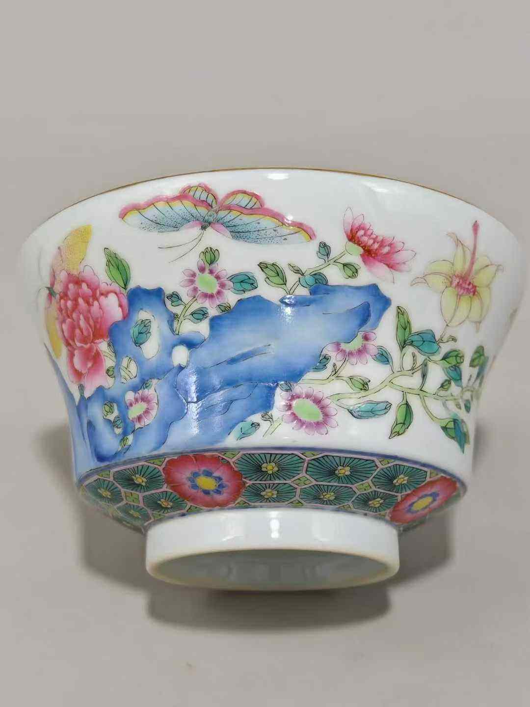 雍正粉彩花卉纹折腰碗