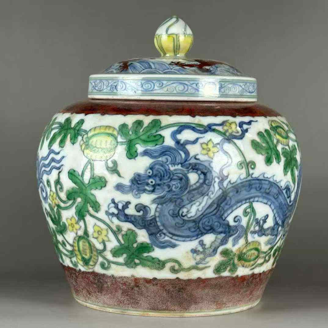 明成化斗彩龙纹天字罐