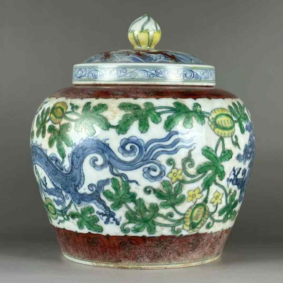 明成化斗彩龙纹天字罐