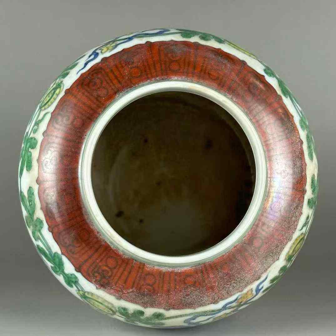 明成化斗彩龙纹天字罐