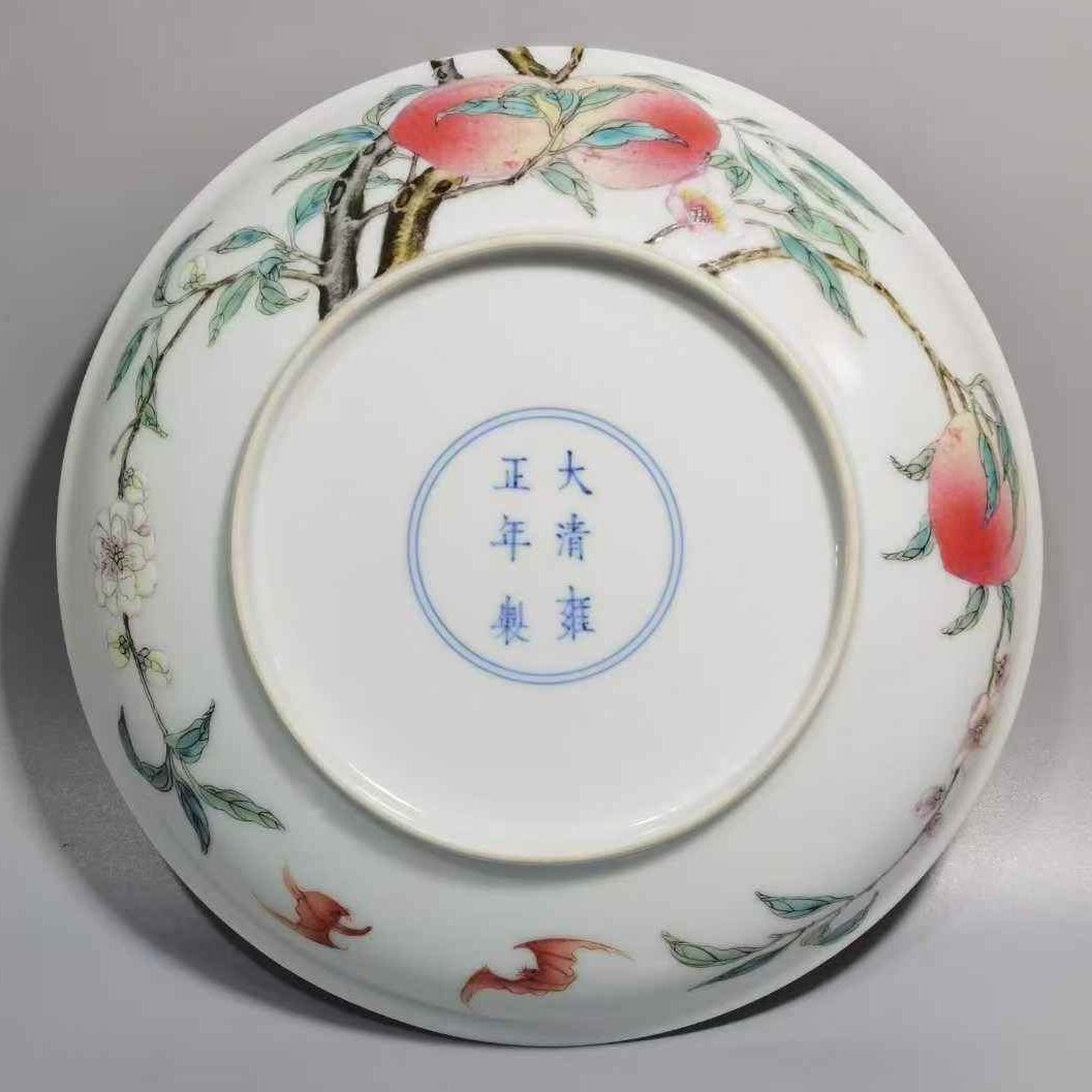 清雍正粉彩八桃五蝠盘一对