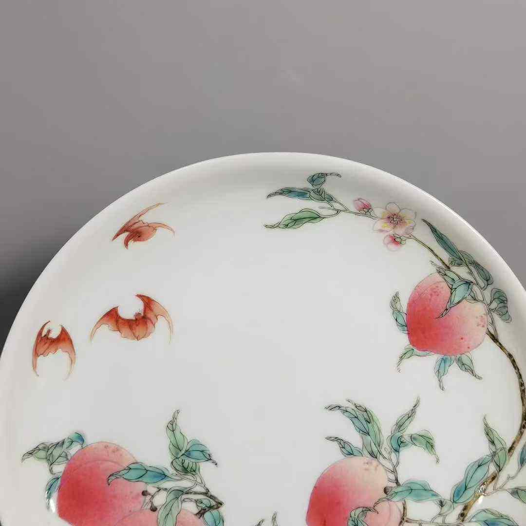 清雍正粉彩八桃五蝠盘一对