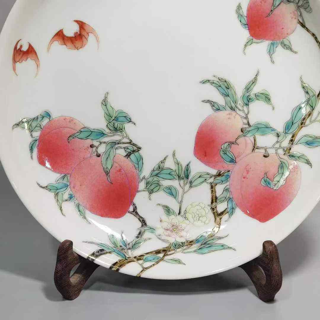 清雍正粉彩八桃五蝠盘一对