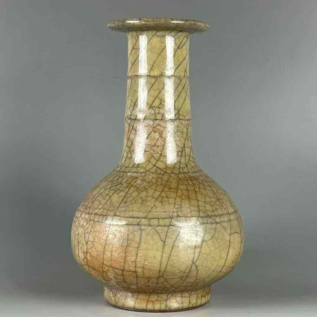 南宋哥窑米黄釉弦纹瓶