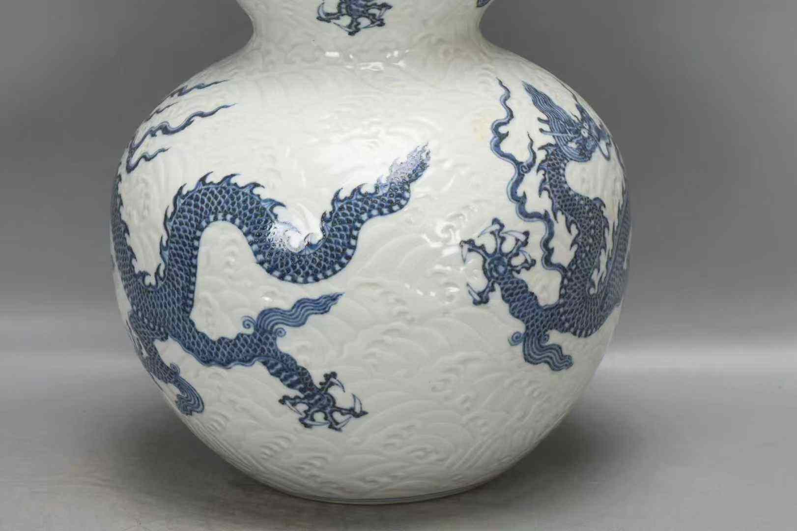 明宣德青花海水龙纹葫芦瓶